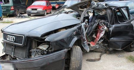 POZBAWILI WOLNOŚCI, POBILI I ZABRALI SAMOCHÓD, KTÓRYM JEDEN Z PODEJRZEWANYCH MIAŁ WYPADEK KOMUNIKACYJNY