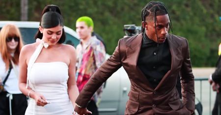 Kylie Jenner pojawiła się w “Playboyu”. 22-latka pozuje naga z Travisem Scottem