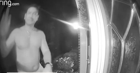 Pijany mężczyzna pomylił domy i szarpał za klamkę, zastrzelił go właściciel. Prokurator uznał, że działał w obronie własnej
