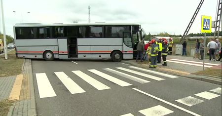 Dwie osoby ranne po zderzeniu autobusu z samochodem osobowym we Włocławku
