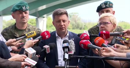 Awaryjny rurociąg na Wiśle już przejmuje ścieki. „W tej chwili ma ok. 60 proc. wydajności”