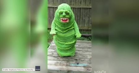 Zrobiła synowi kostium na Halloween… na szydełku. Genialny?