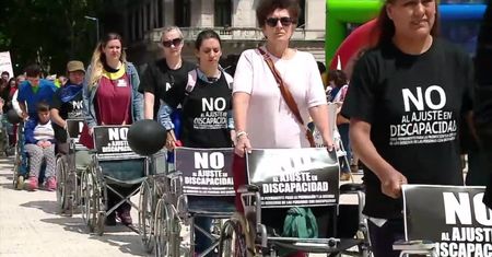 Protest „pustych wózków inwalidzkich” w centrum Buenos Aires. Argentyńczycy protestują przeciw cięciom świadczeń