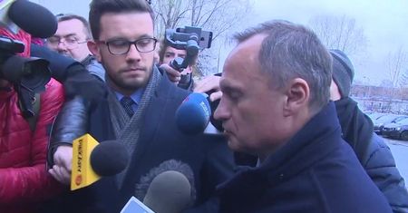 “Mamy do czynienia z ogromną aferą korupcyjną”. L. Czarnecki przed przesłuchaniem w prokuraturze