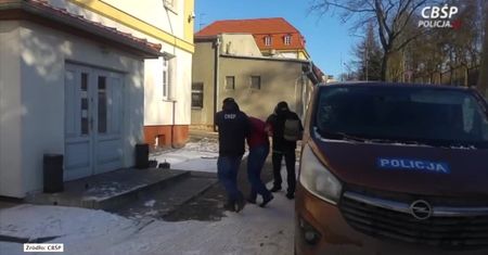 Fabryka amfetaminy pod Radomiem. Policjanci zatrzymali 2 mężczyzn produkujących hurtowe ilości narkotyków