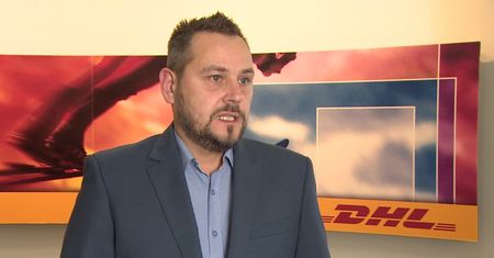 DHL ułatwia Polakom wyjazd na ferie zimowe. Dzięki usłudze “Ferie bez zbędnego bagażu” transport nart i walizek przestaje być problemem