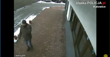 Pojechał za 14-latką windą i zaatakował ją przed drzwiami mieszkania. Wideo z monitoringu