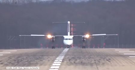 Zobacz, jak samoloty walczyły z orkanem na lotnisku w Dusseldorfie