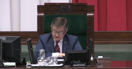 Będą kary za sformułowania typu “polskie obozy śmierci”. Sejm przyjął nowelę