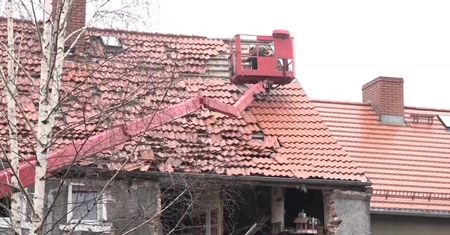 Trwa rozbiórka kamienicy zawalonej po wybuchu gazu w Mirsku