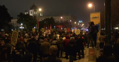 Wielotysięczny protest na ulicach Wiednia. Demonstracja przeciwko prawicowej partii FPO