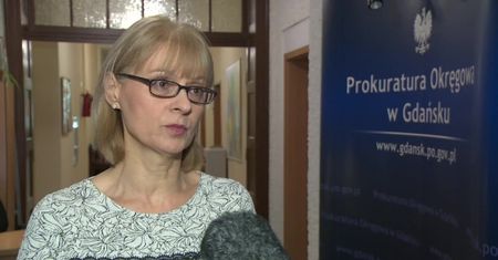 Poszła na zakupy, zostawiając niemowlę w samochodzie. Dziecko zmarło