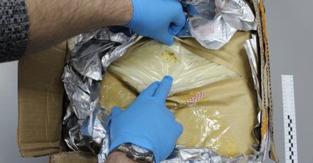REKORDOWE ZABEZPIECZENIE PREKURSORA DO PRODUKCJI AMFETAMINY I ZATRZYMANIE PODEJRZANYCH TO WSPÓLNY SUKCES CBŚP I KAS