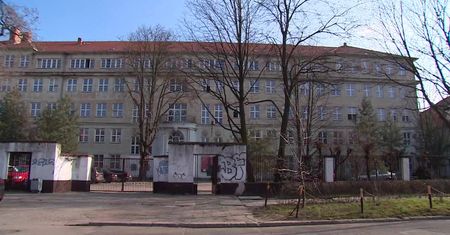 17-latek ugodzony nożem podczas bójki we wrocławskiej szkole