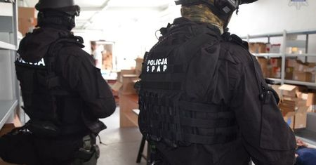 POLICJA ROZBIŁA GRUPĘ PRZESTĘPCZĄ NIELEGALNIE OBRACAJĄCĄ LEKAMI