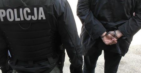 TWORZĄC PAJĘCZYNĘ POWIĄZAŃ WYŁUDZALI UNIJNE DOTACJE