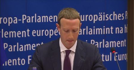 Mark Zuckerberg przeprasza w Brukseli