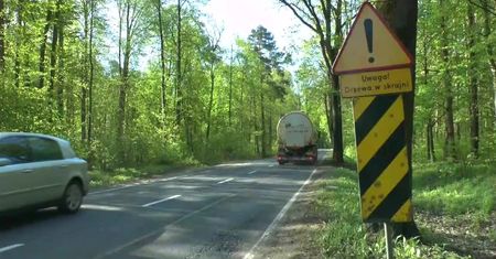 Dwie blokady i strzały w kierunku uciekającego kierowcy!! (VIDEO)