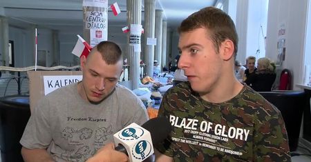 “Nie jesteśmy tutaj z przymusu. Proszę nie mówić bredni”