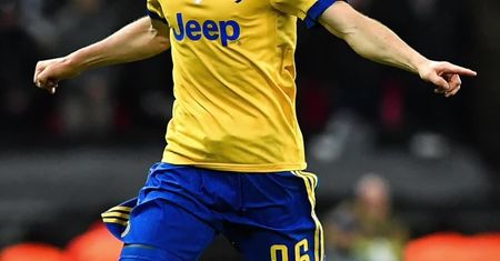 Łukasz Piszczek będzie miał konkurencję. Stephan Lichtsteiner ma przenieść się do BVB