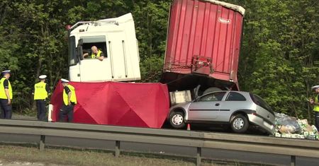Tragiczny wypadek w Katowicach! Kierowca ciężarówki zginął… pod jej kołami. [VIDEO]