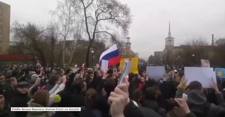 Rosjanie protestują przeciwko Putinowi