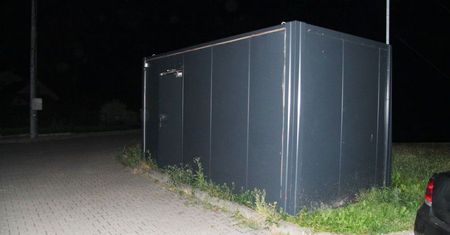 ZOSTAWIŁ SWOJE DZIECKO W SAMOCHODZIE, A SAM POSZEDŁ GRAĆ NA AUTOMATACH