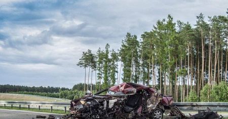 JAZDA POD PRĄD ZAKOŃCZONA TRAGEDIĄ. POLICJANCI USTALAJĄ PRZYCZYNY WYPADKU