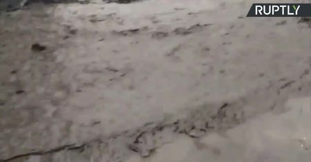 Ulewne deszcze powodują poważne powodzie w mieście Chennai w Indiach.