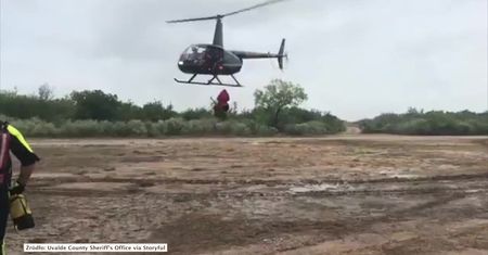Prywatnym helikopterem na ratunek uwięzionym podczas powodzi w Teksasie