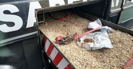 PRZYNIÓSŁ SKORODOWANY GRANAT Z CZASÓW II WOJNY ŚWIATOWEJ DO KOMISARIATU