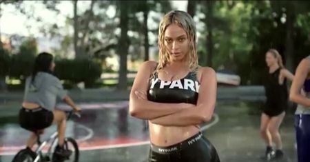 Nowy album Beyonce bije rekordy popularności, ale wzbudza też kontrowersje.