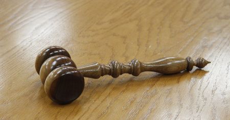Był radnym osiedla, a udawał dyplomatę i inwestora w Afryce. Wyłudził ponad 4 miliony złotych.