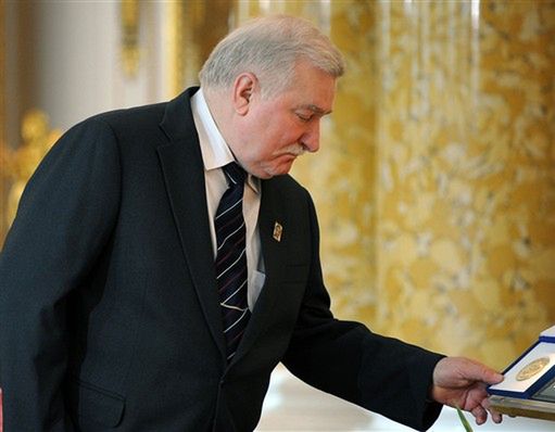 Wałęsa odwiedził w szpitalu gen. Jaruzelskiego