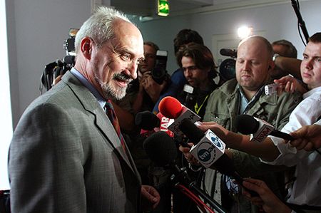 Macierewicz przygotował już pismo do szefa MON