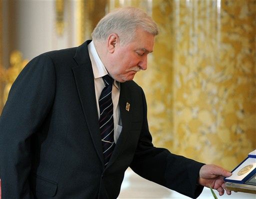 Wałęsa odwiedził w szpitalu gen. Jaruzelskiego