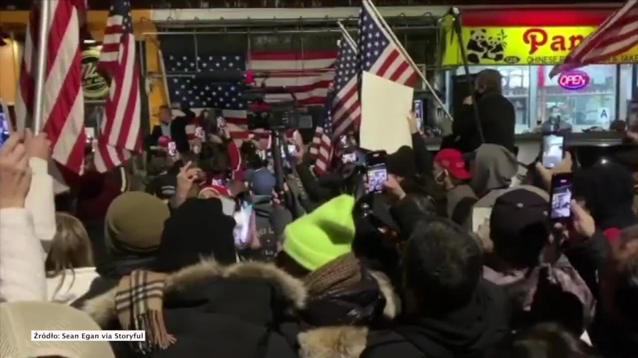 Protesty w Nowym Yorku. Tłum ludzi krytykował władzę za strategię walki z wirusem