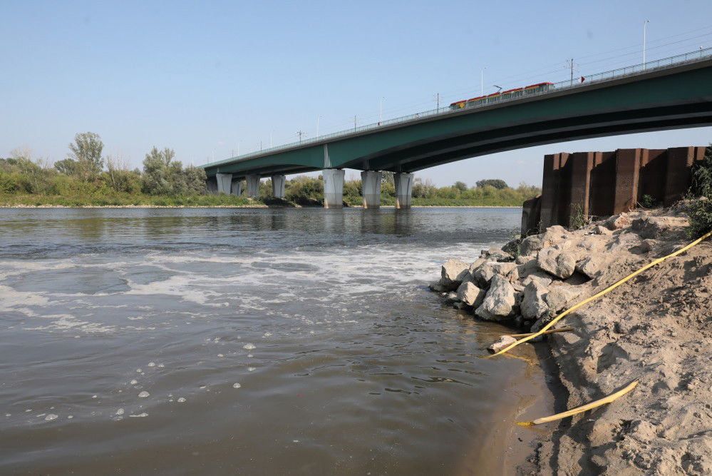 Ruszyły prace przy montażu mostu pontonowego na Wiśle pod rurociąg do “Czajki”