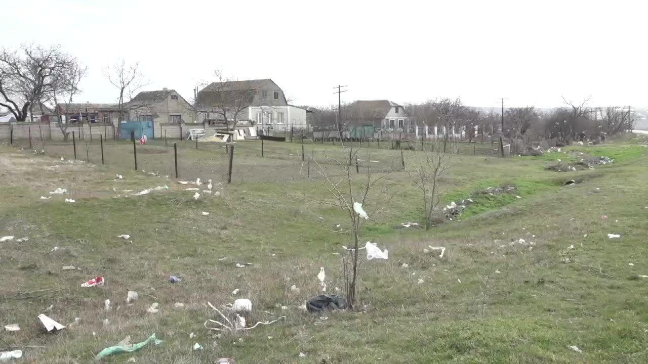 Burza śmieciowa na Ukrainie. Silny wiatr rozrzucił tony nieczystości