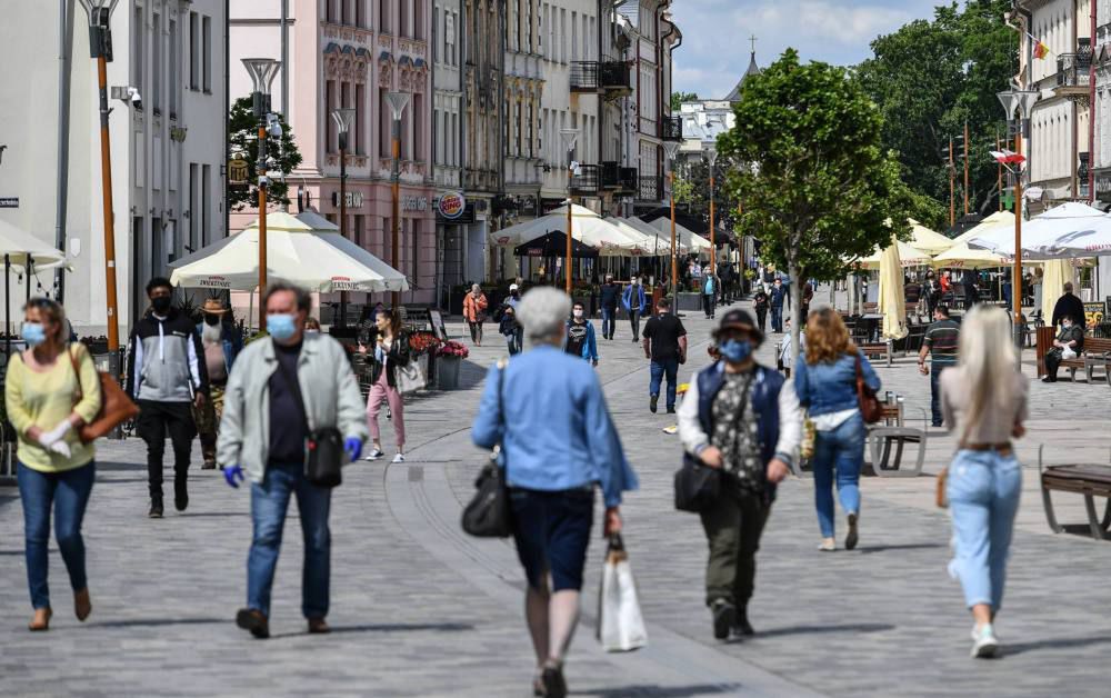 Zniesienie obostrzeń już za kilka dni. Co się zmieni od maja?