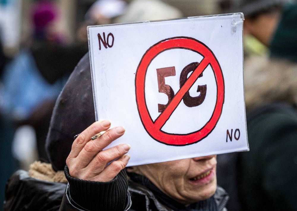 Prof. Krawczyk o lęku przed 5G: ludzie boją się tego, co nieznane, co zmieni ich życie