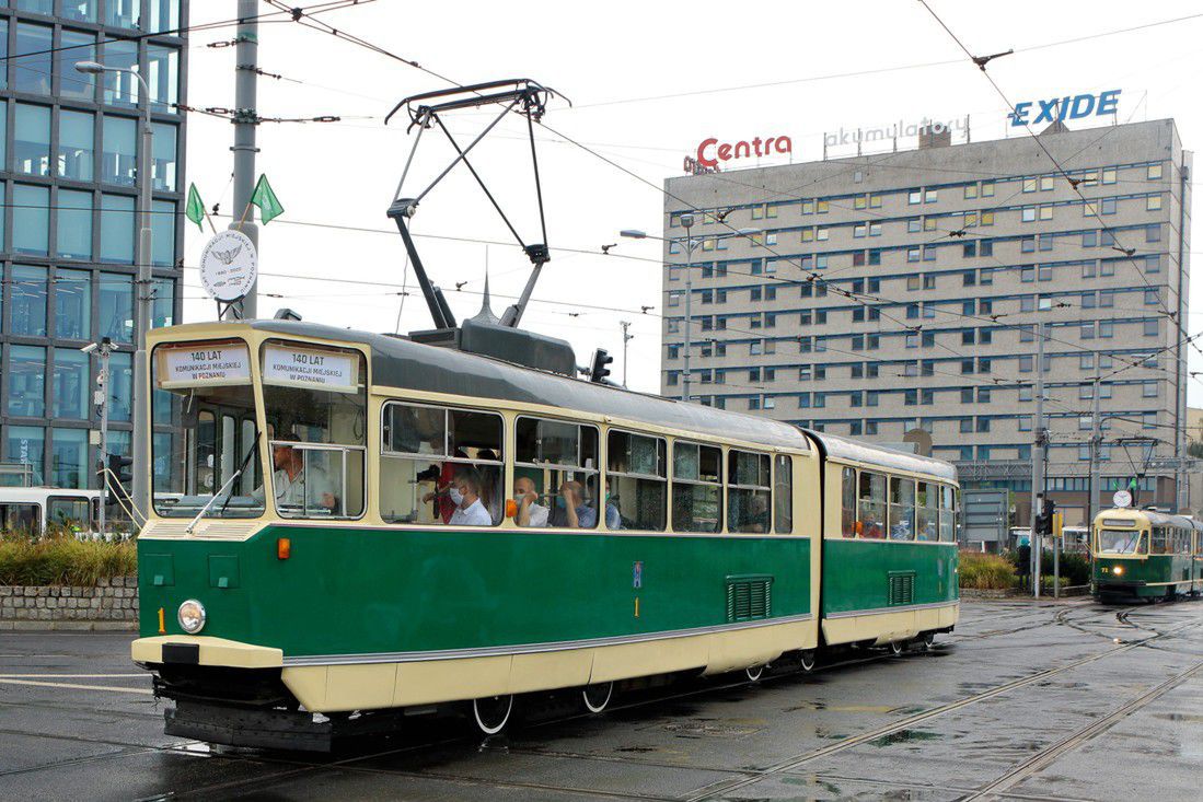 Parada autobusów i tramwajów przejechała przez Poznań