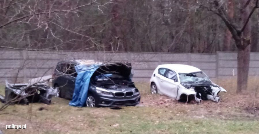 SAMOCHODOWA DZIUPLA, A W NIEJ MIĘDZY INNYMI 2 KRADZIONE BMW