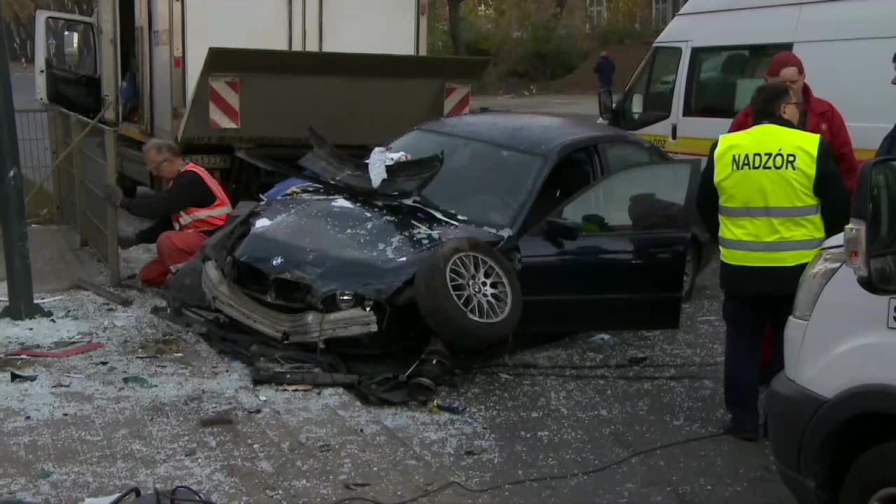 Pijany kierowca bmw wjechał w przystanek tramwajowy w Łodzi