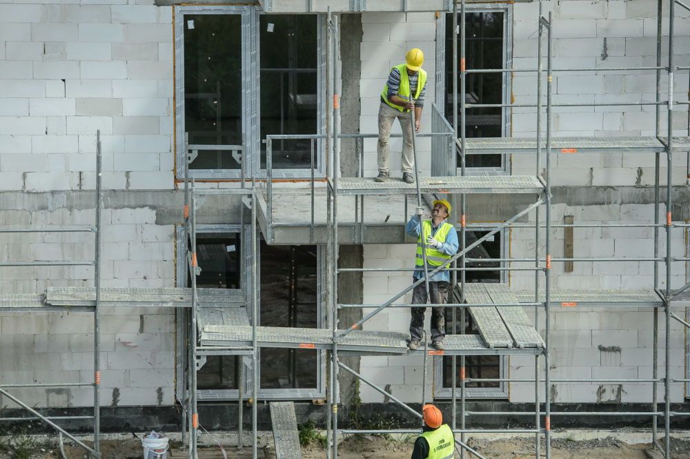 Deweloperzy hamują z nowymi projektami. To może oznaczać problemy w innych sektorach gospodarki