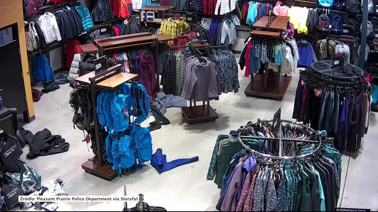 Dziesięciu mężczyzn w 30 sekund obrobiło sklep z ubraniami. Zuchwała kradzież w stanie Wisconsin