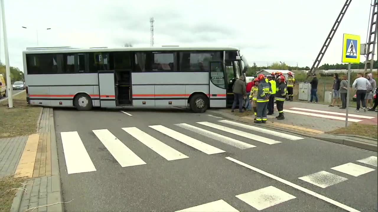 Dwie osoby ranne po zderzeniu autobusu z samochodem osobowym we Włocławku