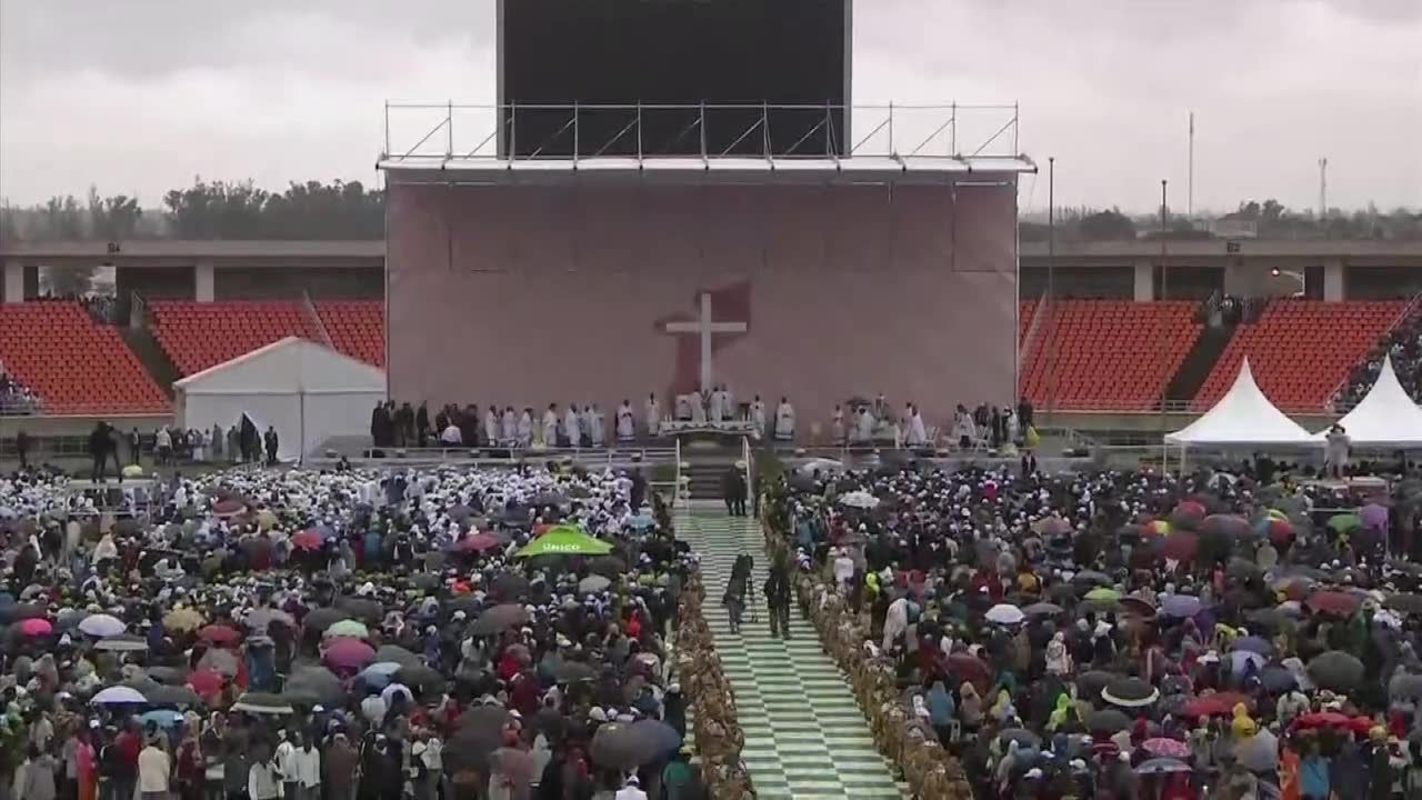 Papież Franciszek odprawił mszę świętą dla 60 tys. Mozambijczyków