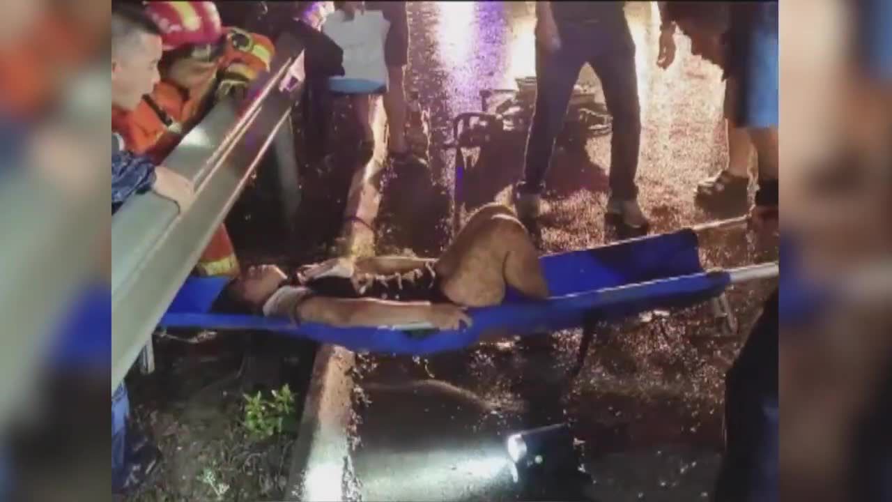 7 osób zginęło, a 11 zostało rannych w wypadku autokaru na autostradzie w Chinach