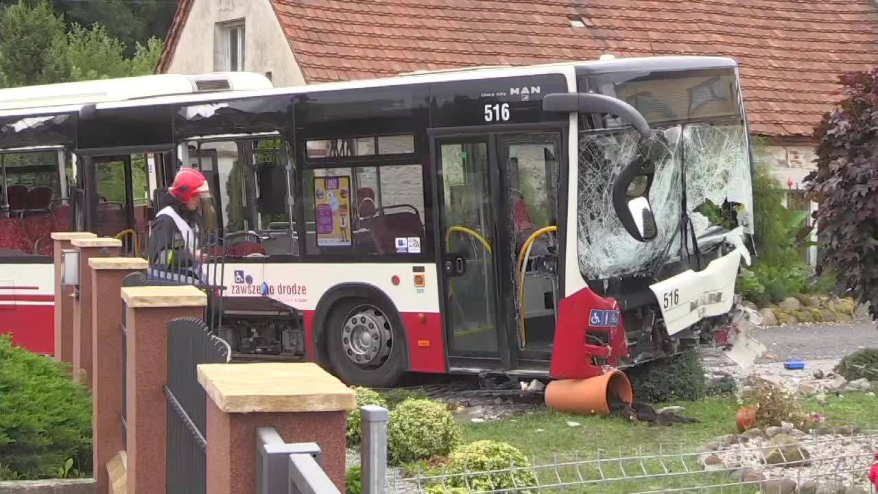 Trzy osoby zostały ranne w wypadku autobusu miejskiego pod Opolem